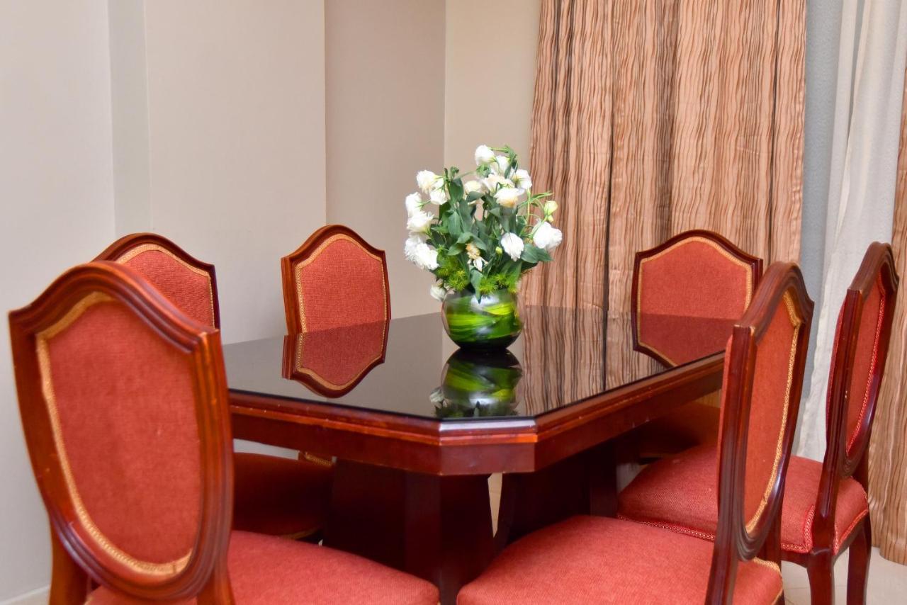 Emirates Stars Hotel Apartments Sharjah Esterno foto