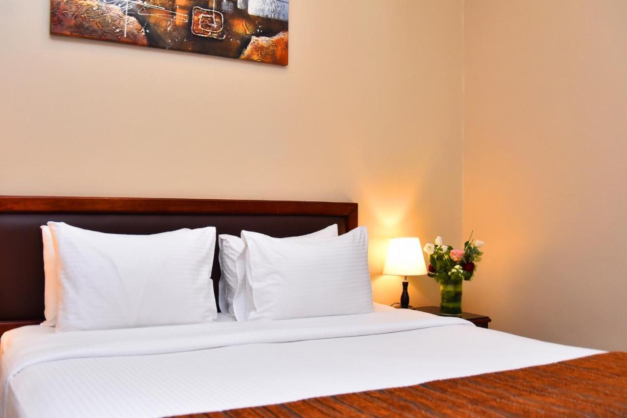 Emirates Stars Hotel Apartments Sharjah Esterno foto